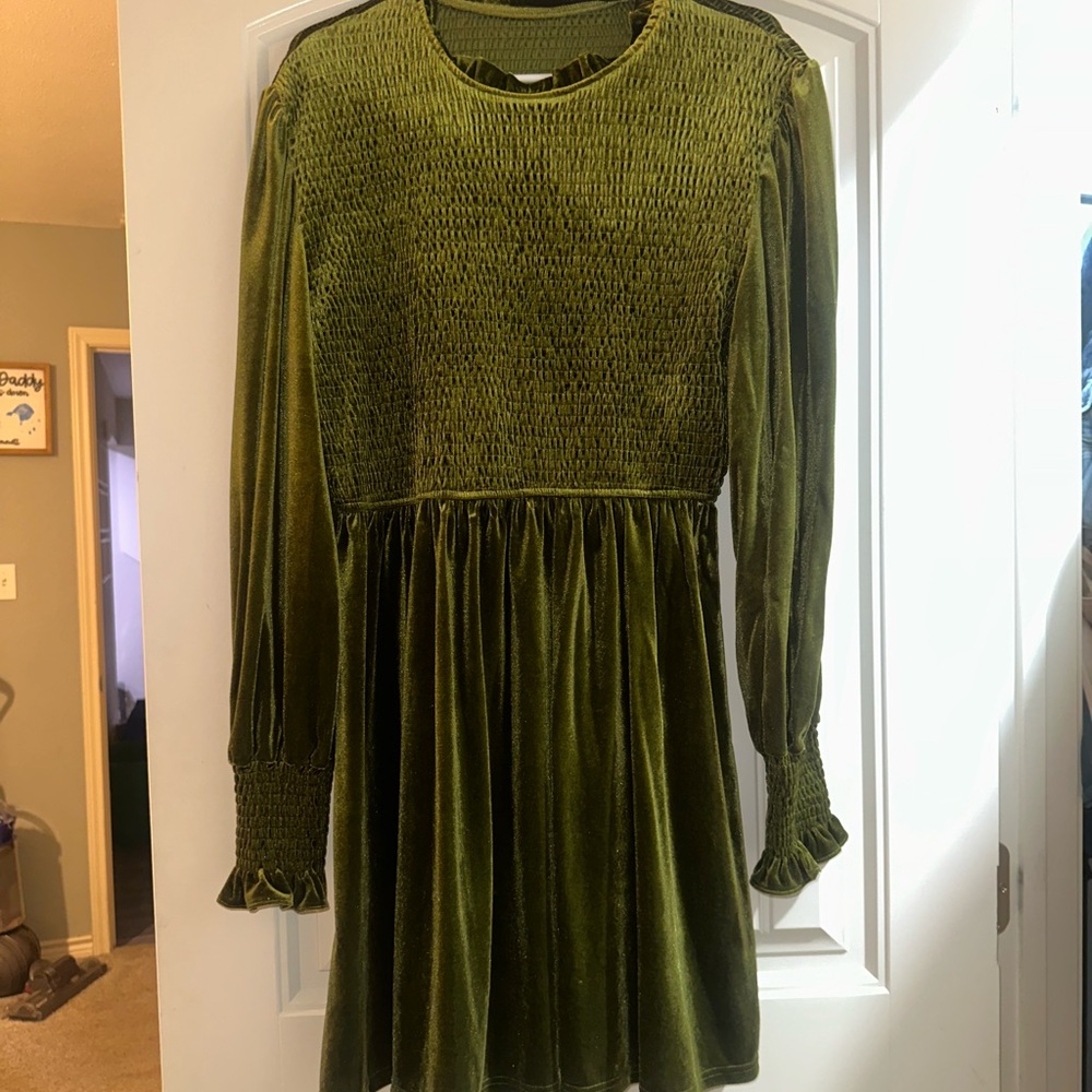 Green Velvet Long Sleeve Dress